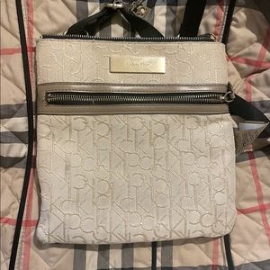 ✨CALVIN KLEIN CROSSBODY BAG✨